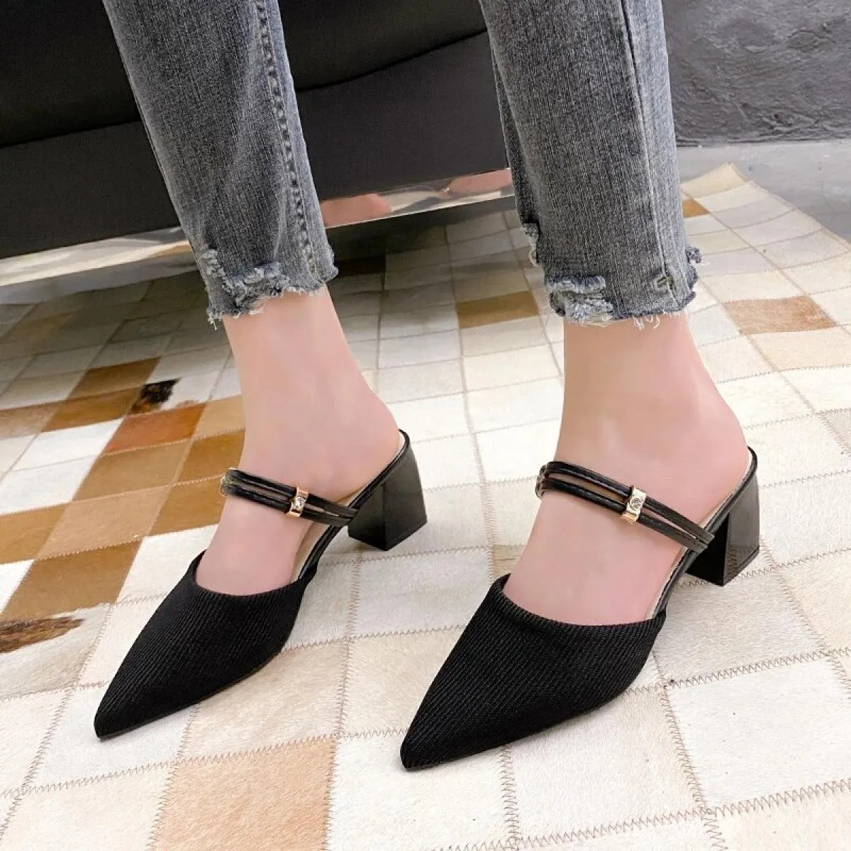 2023 Nuova Primavera E Autunno Sandali da Donna Baotou Radice Quadrata Tacco Basso Solido Scarpe da Donna Scarpe Tacco Alto Sand