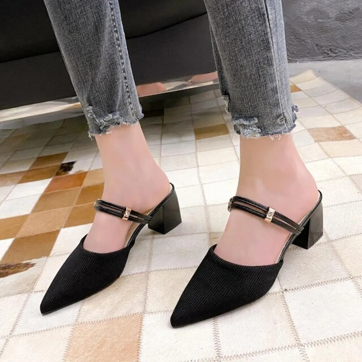 2023 Nuova Primavera E Autunno Sandali da Donna Baotou Radice Quadrata Tacco Basso Solido Scarpe da Donna Scarpe Tacco Alto Sand