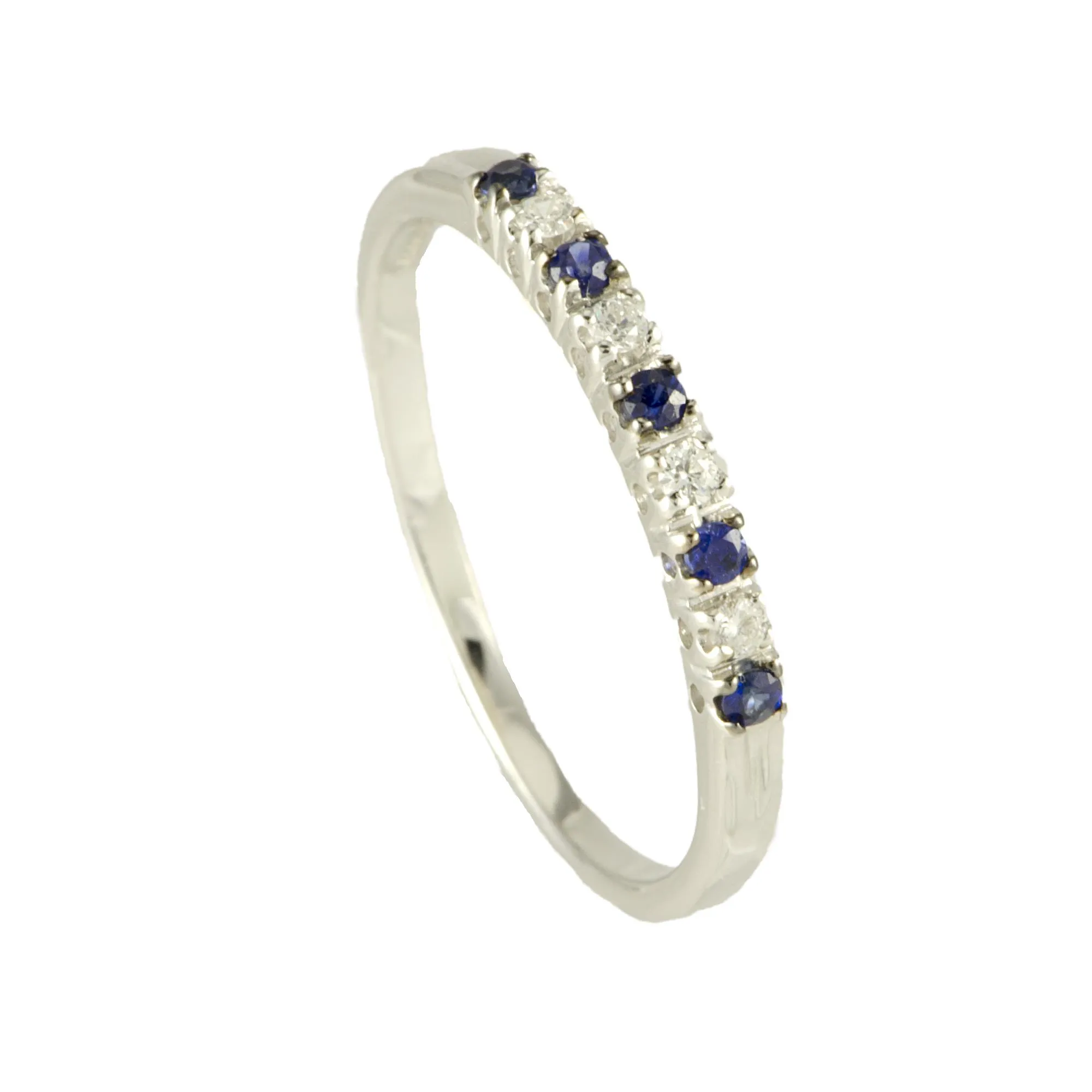 Anello veretta in oro bianco con diamanti e zaffiri