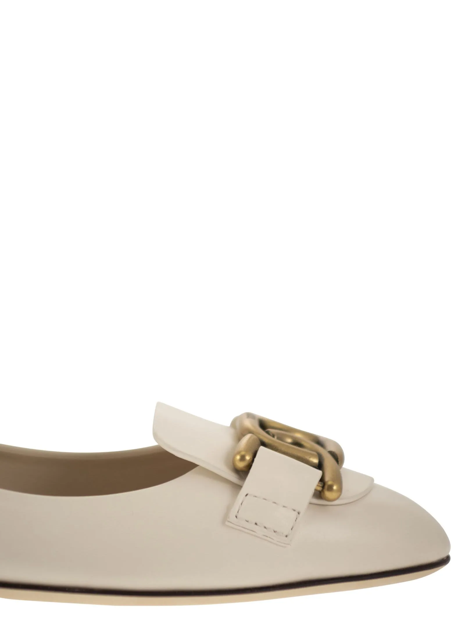Ballerina in pelle con accessorio