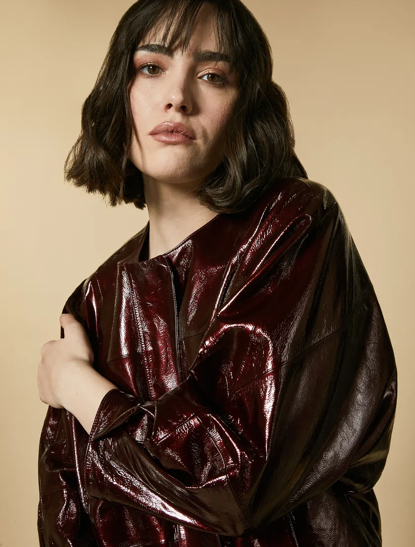 Biker in pelle lucida