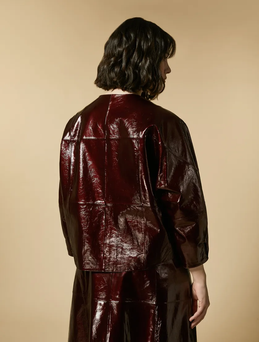 Biker in pelle lucida
