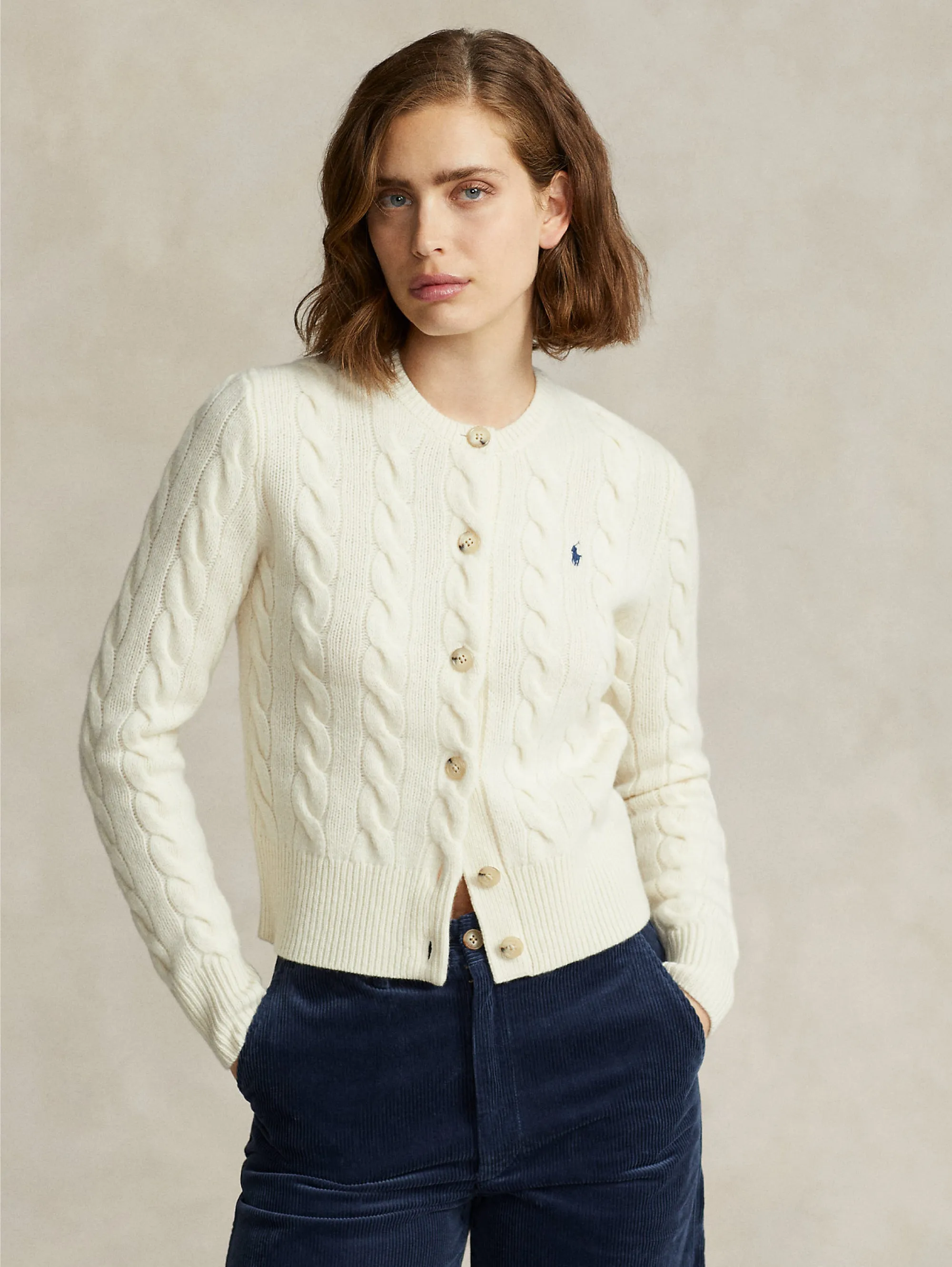 Cardigan a Trecce con Chiusura Smerlata Crema