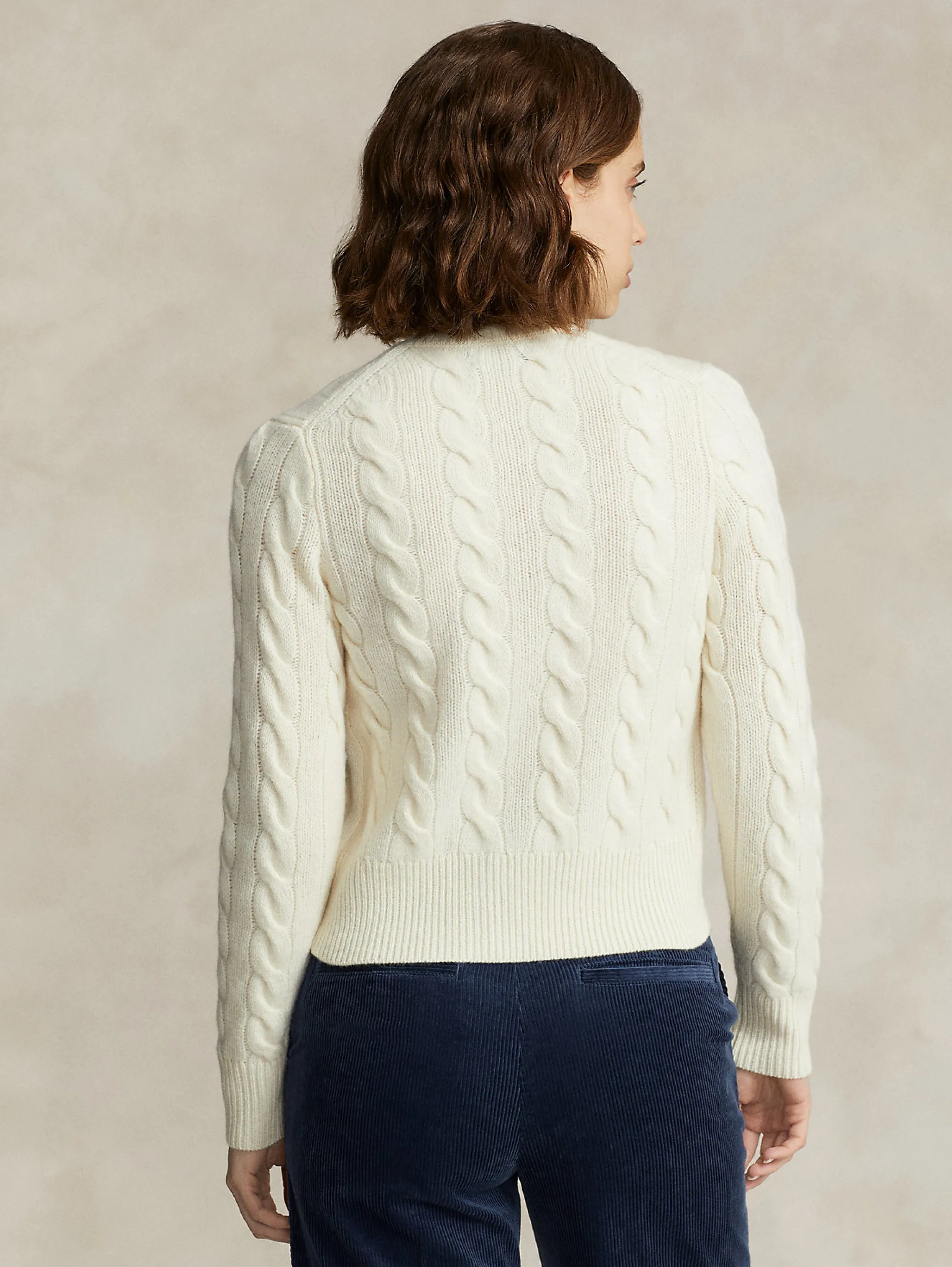Cardigan a Trecce con Chiusura Smerlata Crema
