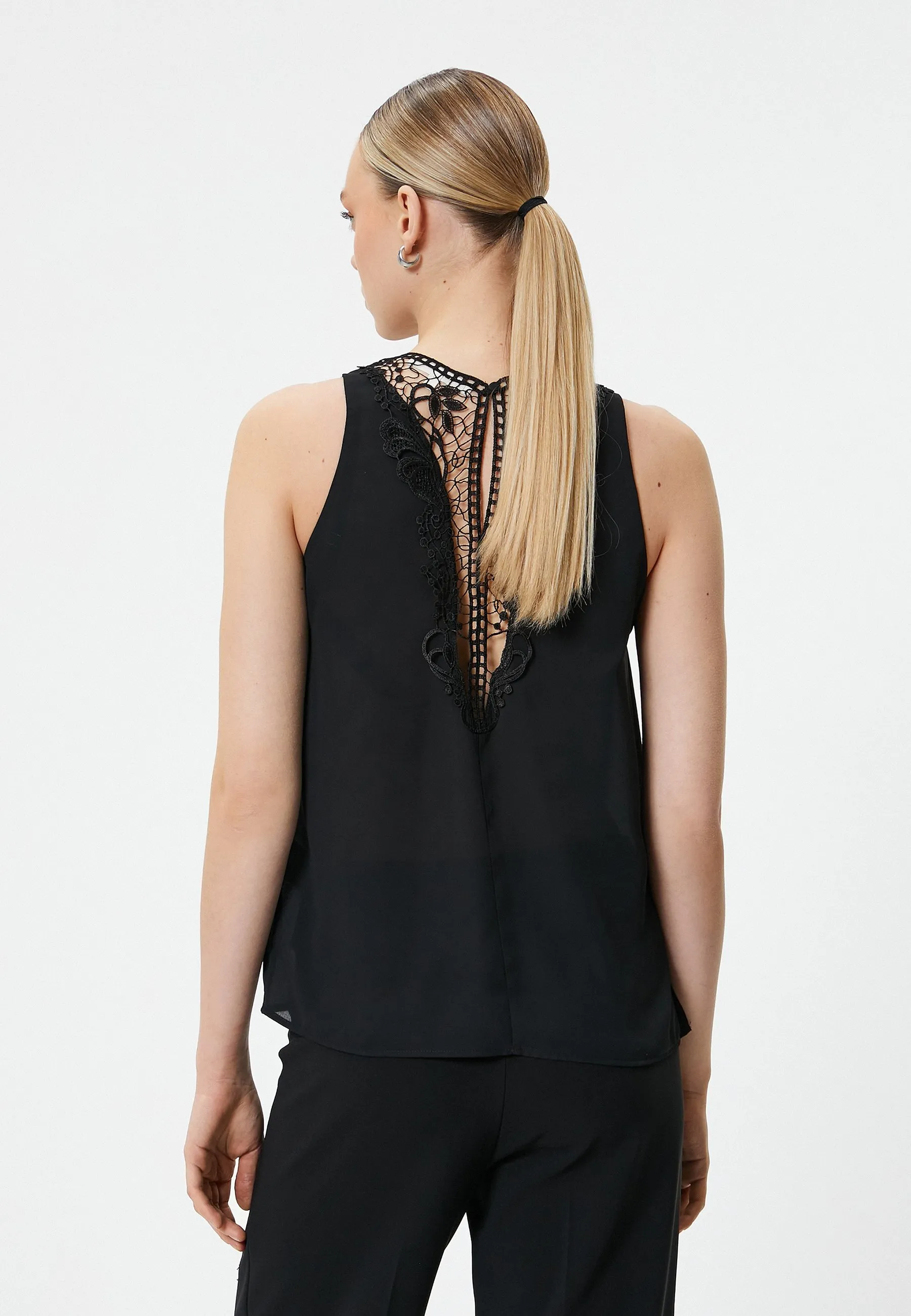 EMBROIDERED HALTER NECK - Camicetta