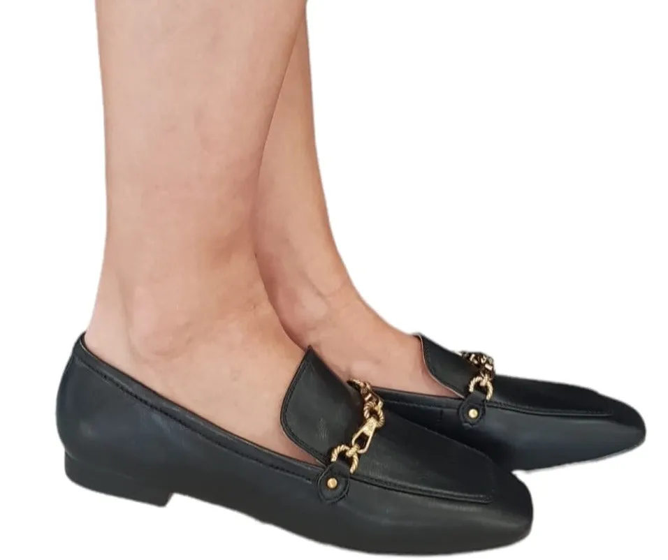 Guess mocassino donna pelle nero con accessorio oro rif.G633