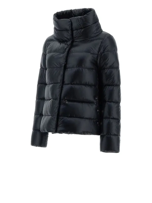 Hood in black ultralight nylon