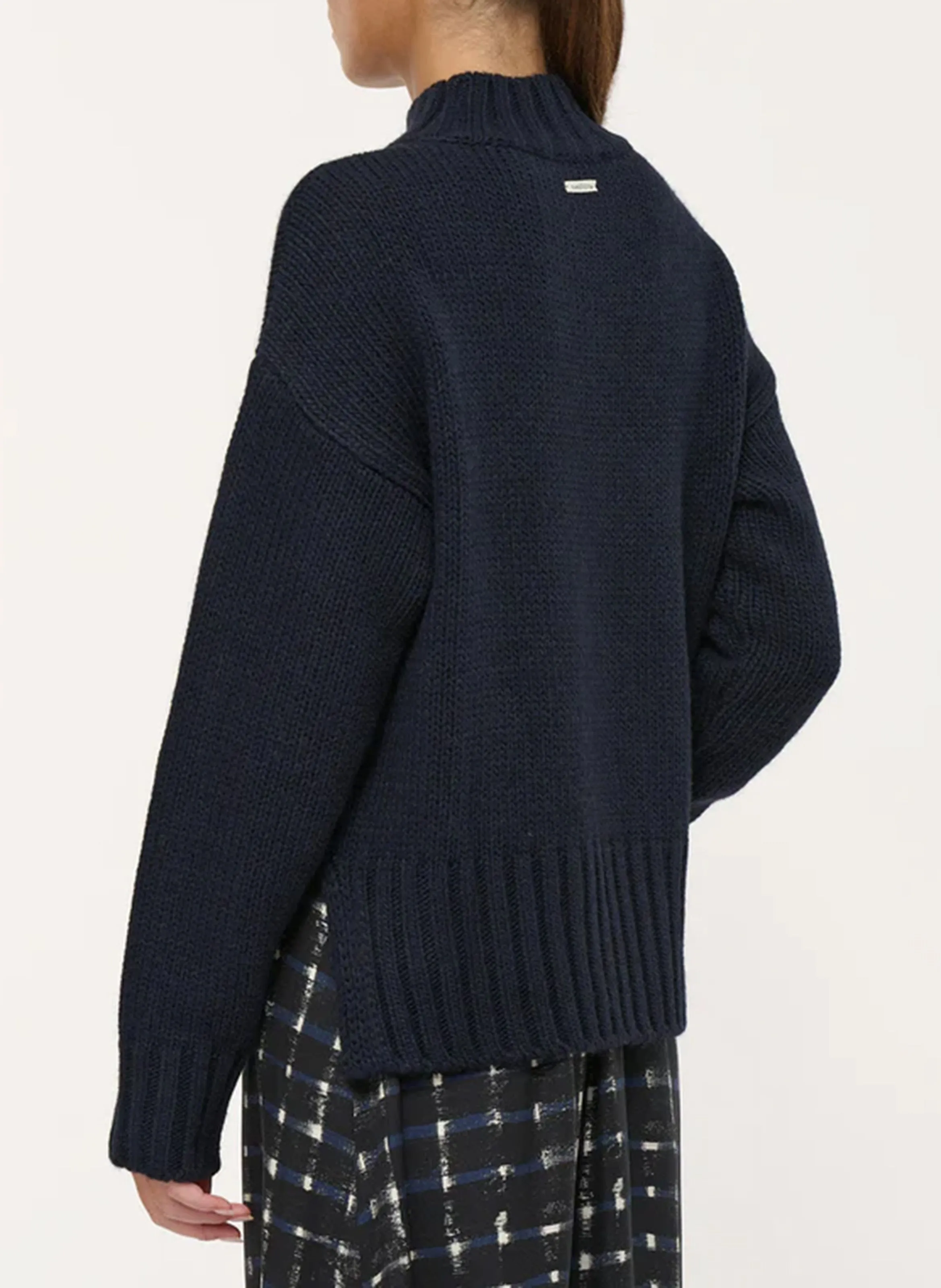  HUMILITY   Maglione ampio a collo alto in filato misto | Blu