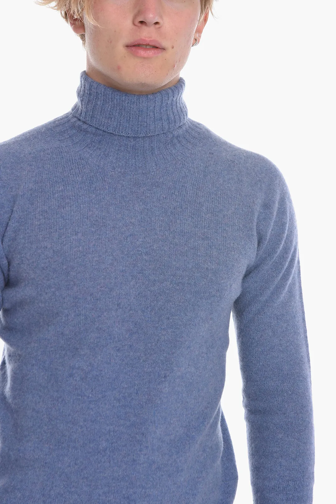 Maglia a Collo Alto in Lana Vergine