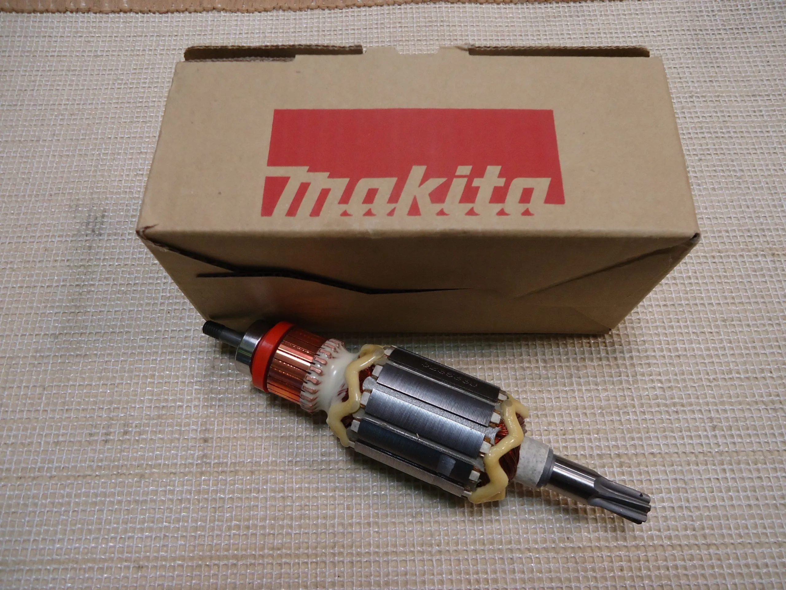 Makita INDOTTO  PER MATELLO HR4001C – HR4011C  mod. 513633-7