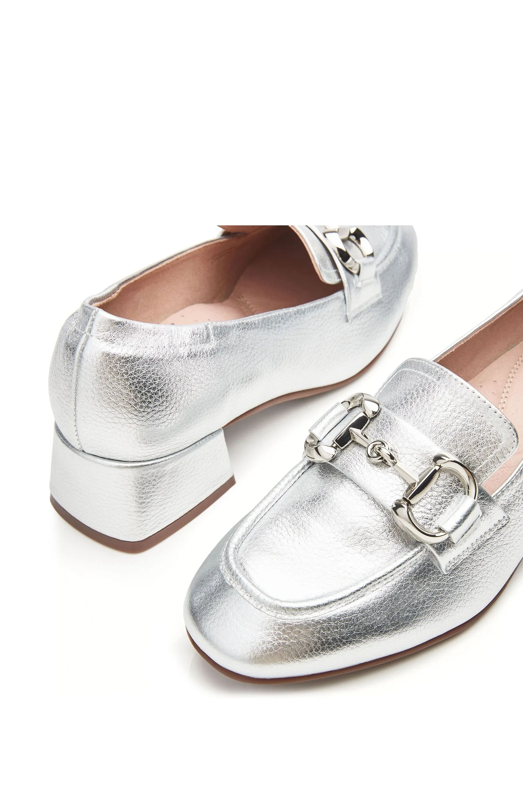 Moda in Pelle Argento - Fenet - Mocassini morbidi con punta squadrata, tacco e morsetto