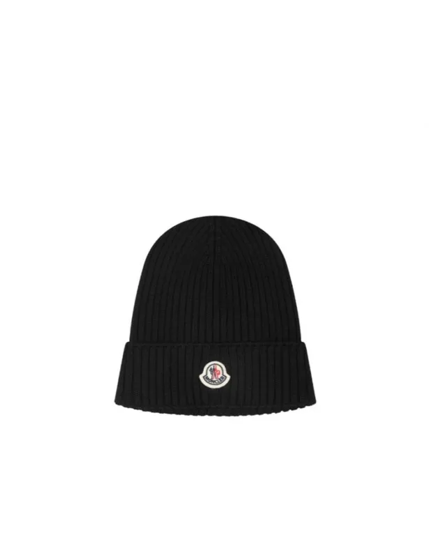 MONCLER     Cappello nero con patch cucito Moncler