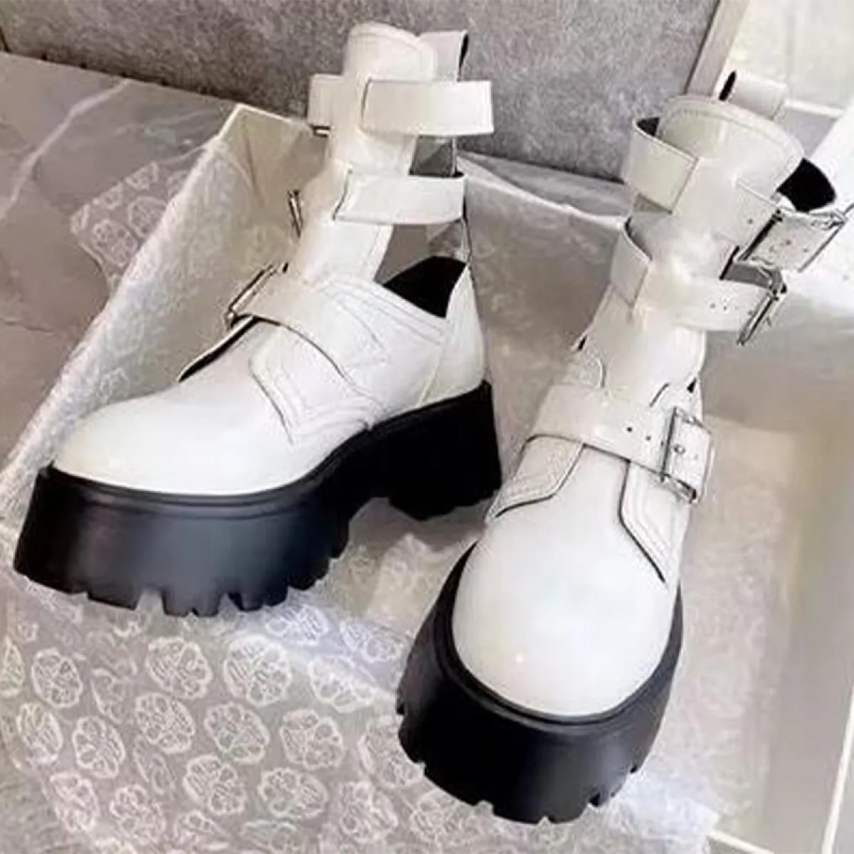 New Trend Summer Platform Donna Stivaletti Chelsea alla caviglia Tacco medio Scarpe alla moda 2023 Goth Stivali da moto casual D