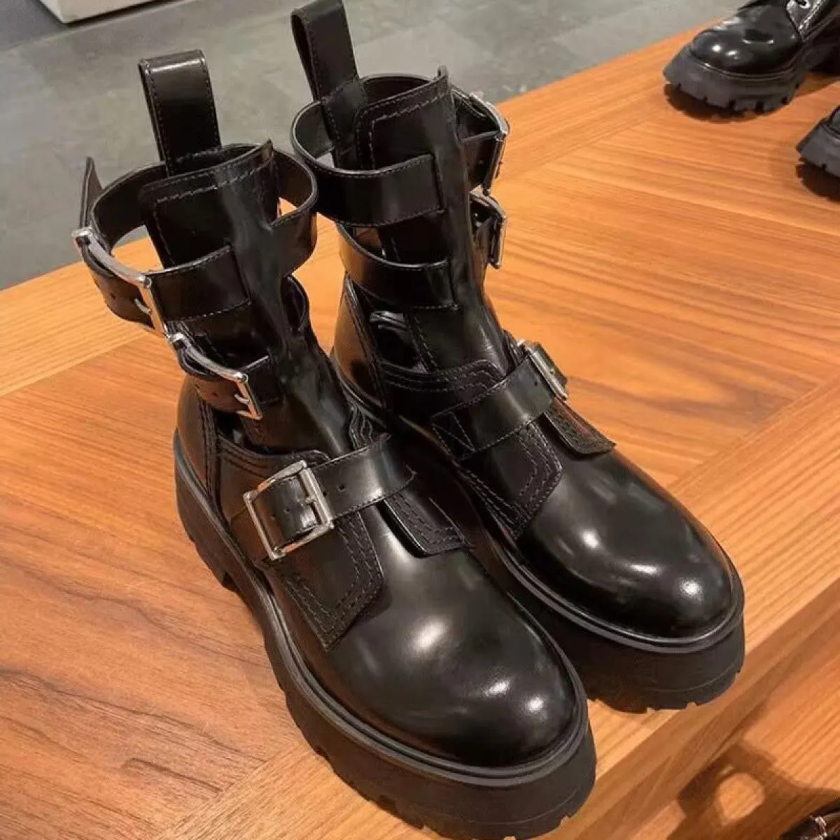 New Trend Summer Platform Donna Stivaletti Chelsea alla caviglia Tacco medio Scarpe alla moda 2023 Goth Stivali da moto casual D