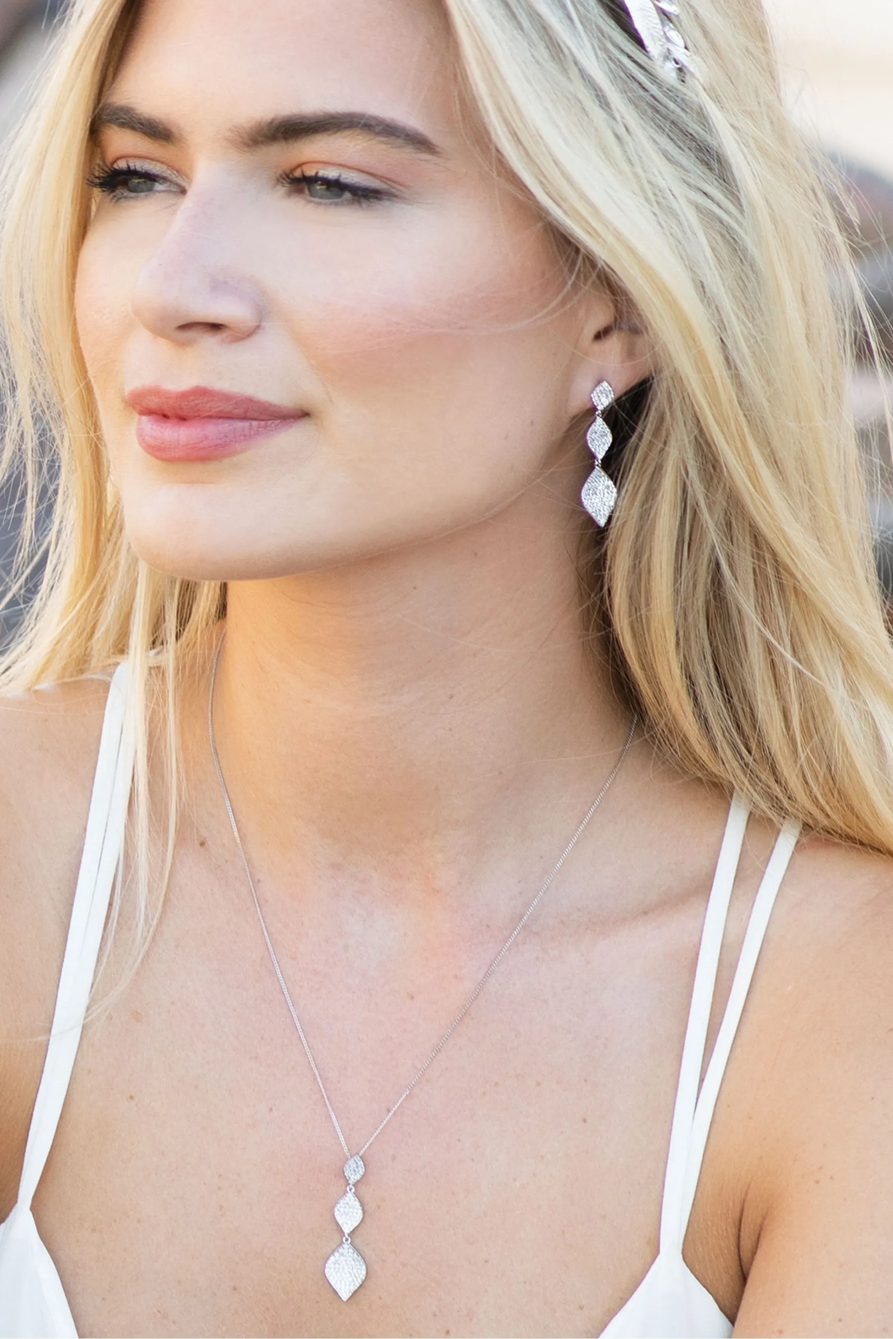 Orecchini Ivory & Co Rochelle Crystal Pave Triple Drop    