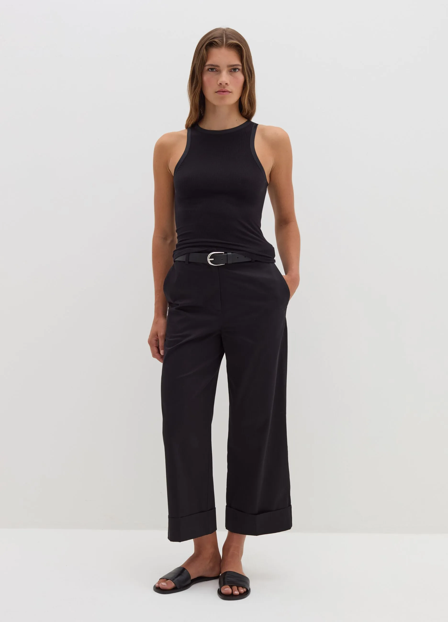 Pantalone a gamba larga con risvolti