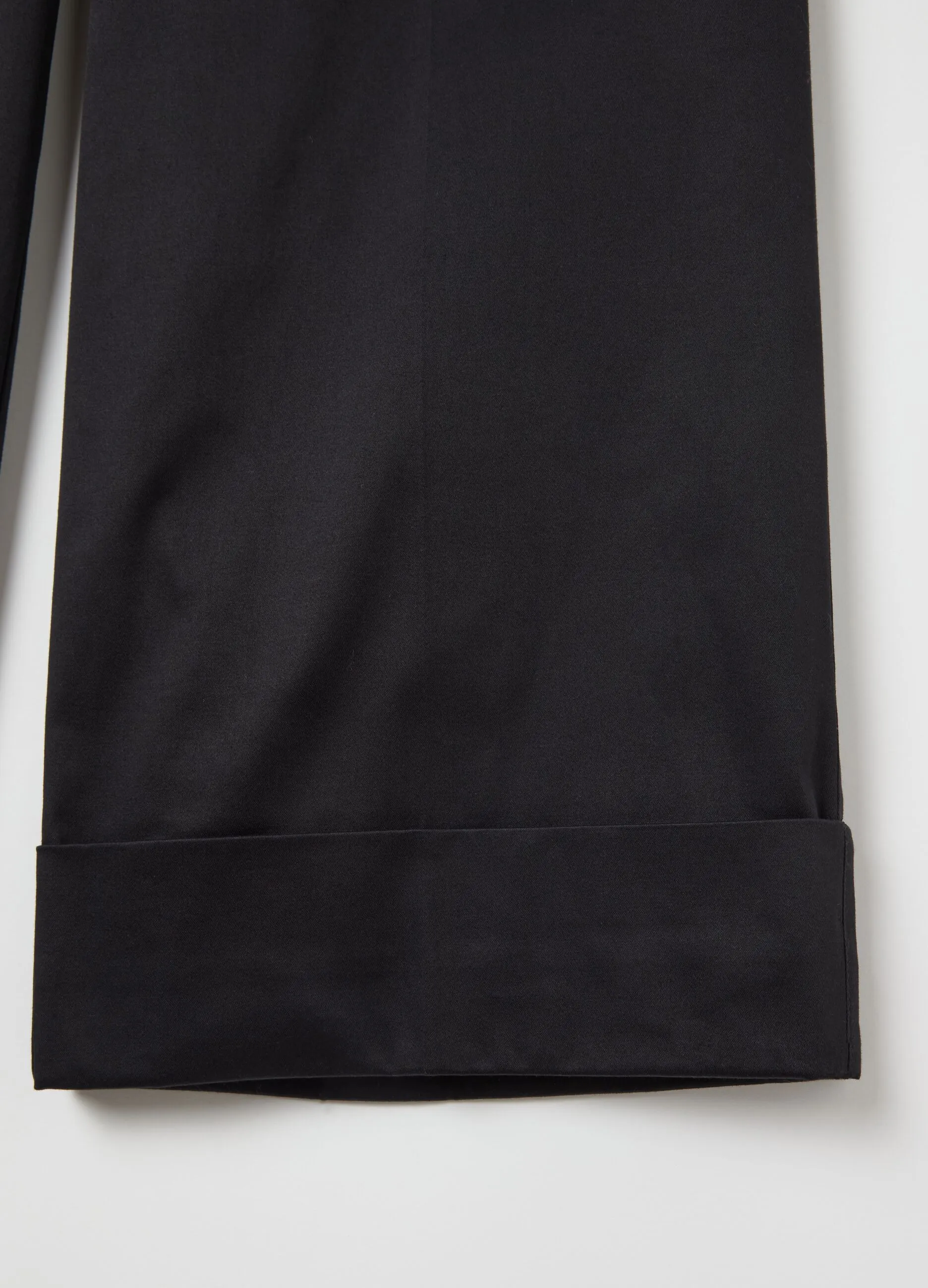 Pantalone a gamba larga con risvolti