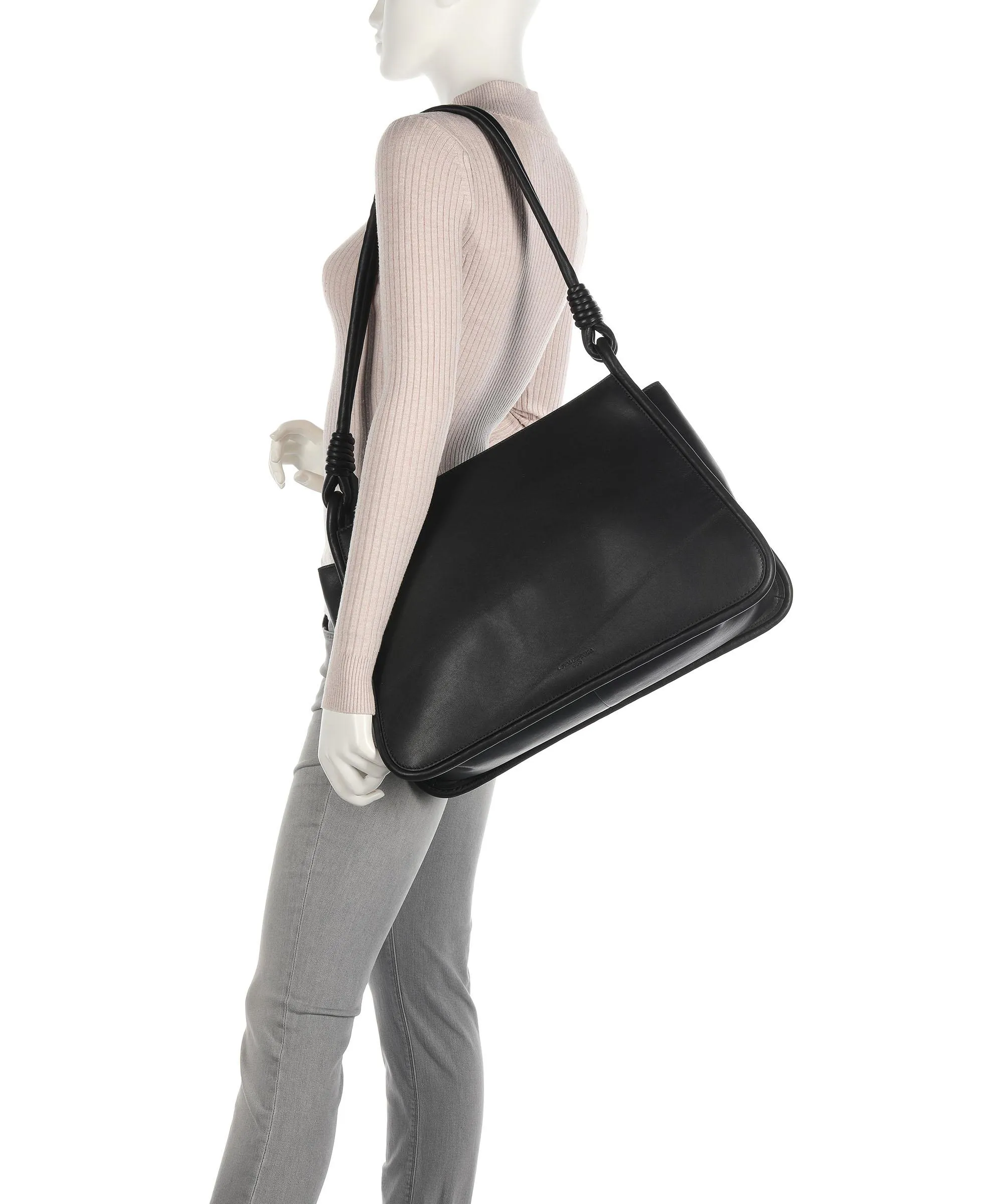  Royal RepubliQ Charm Borsa shopper 13″ pelle di vacchetta finemente grana nero  