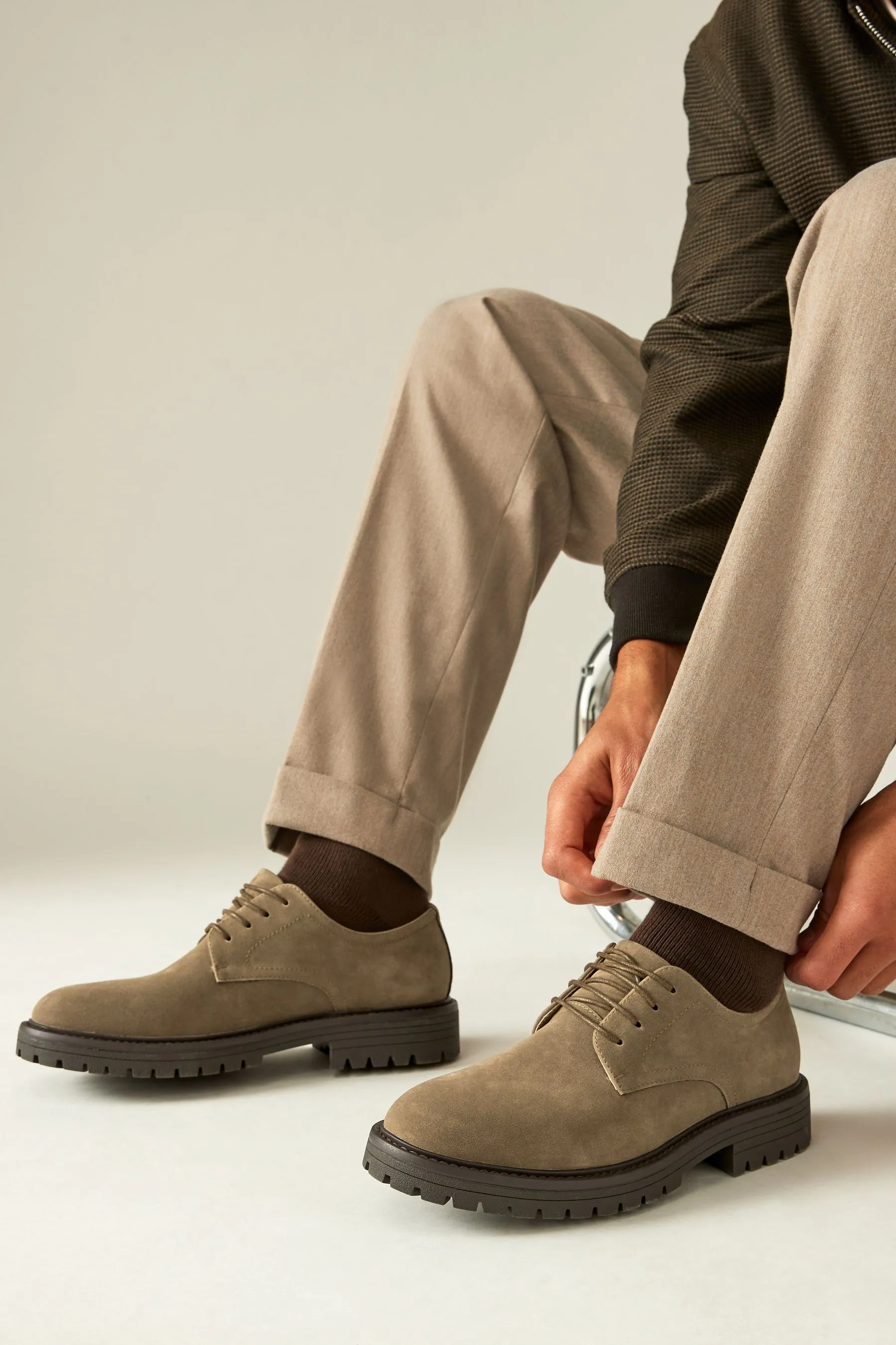 Scarpe Derby con suole a carrarmato    