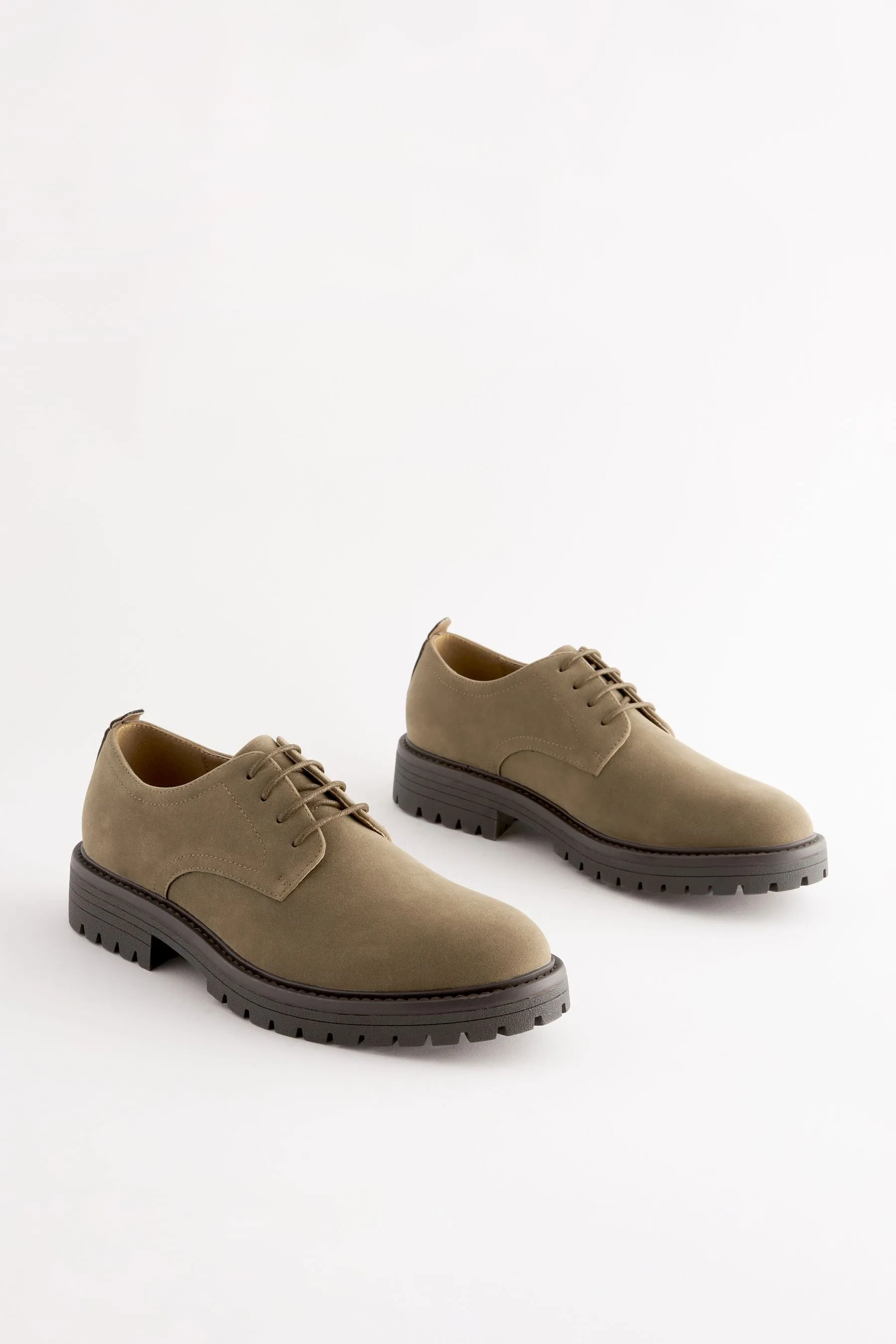 Scarpe Derby con suole a carrarmato    