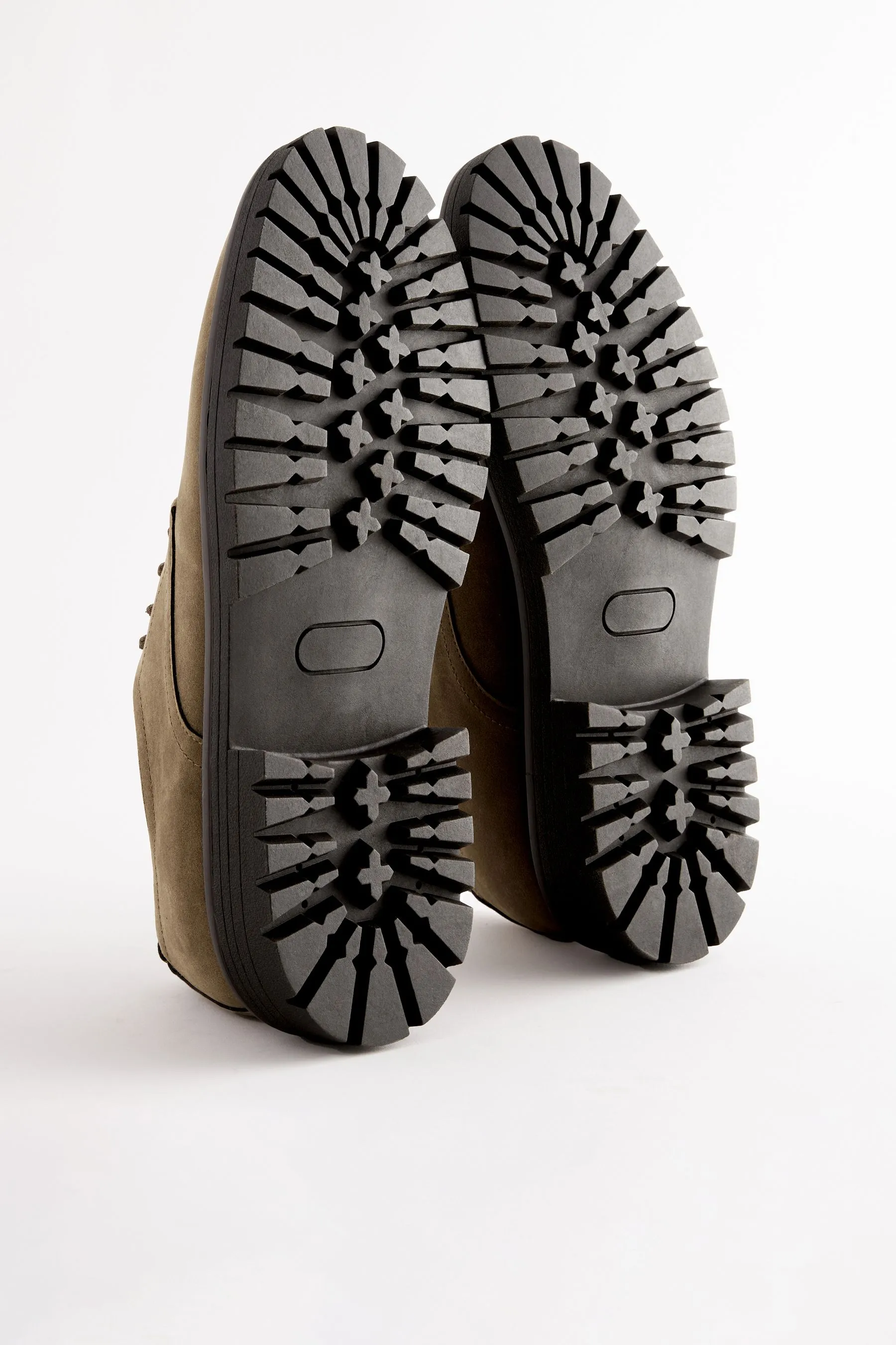 Scarpe Derby con suole a carrarmato    