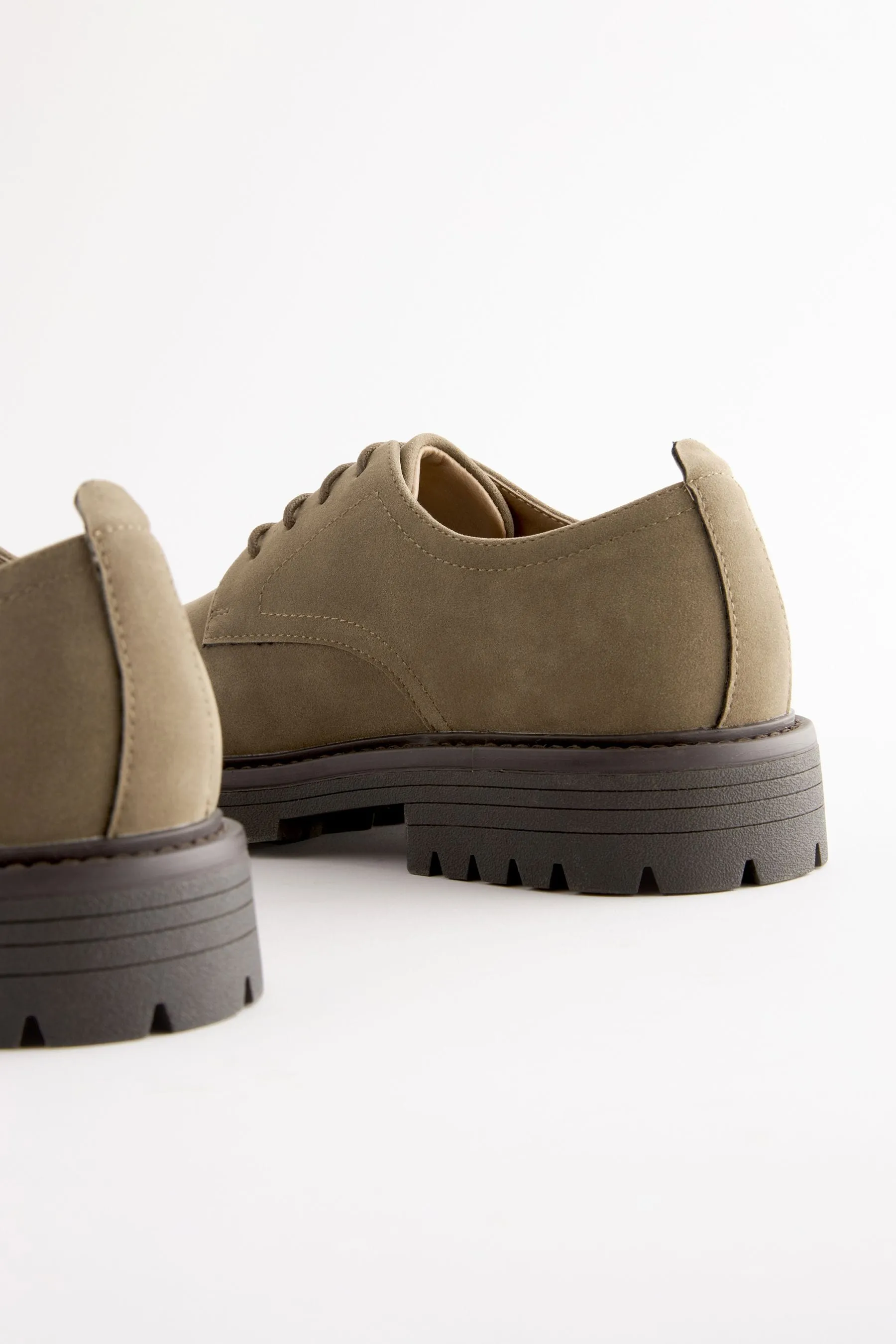 Scarpe Derby con suole a carrarmato    