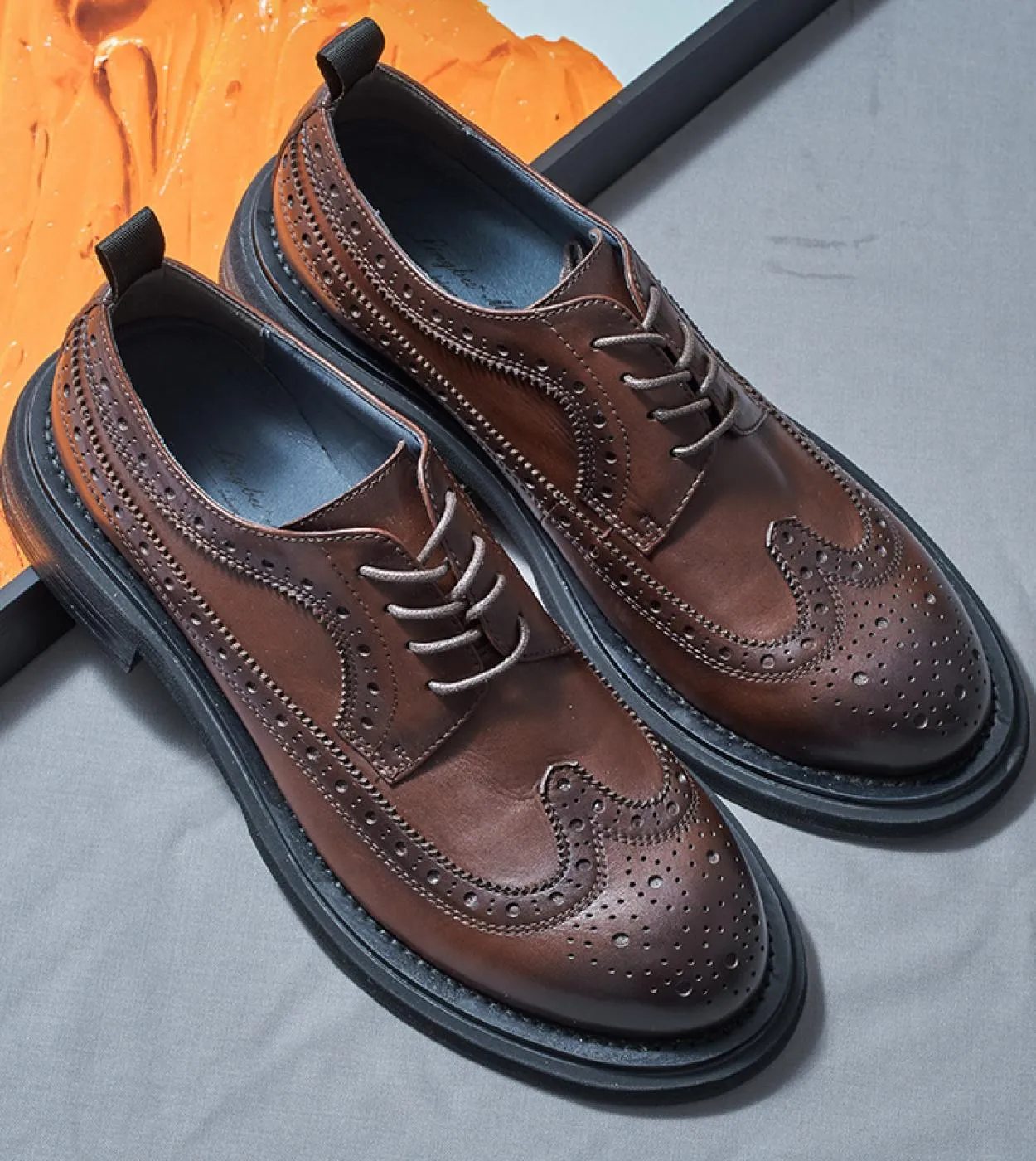 Scarpe formali da uomo italiane di lusso in vera pelle 2023 Scarpe da lavoro da sposa brogue di moda fatte a mano di design di n