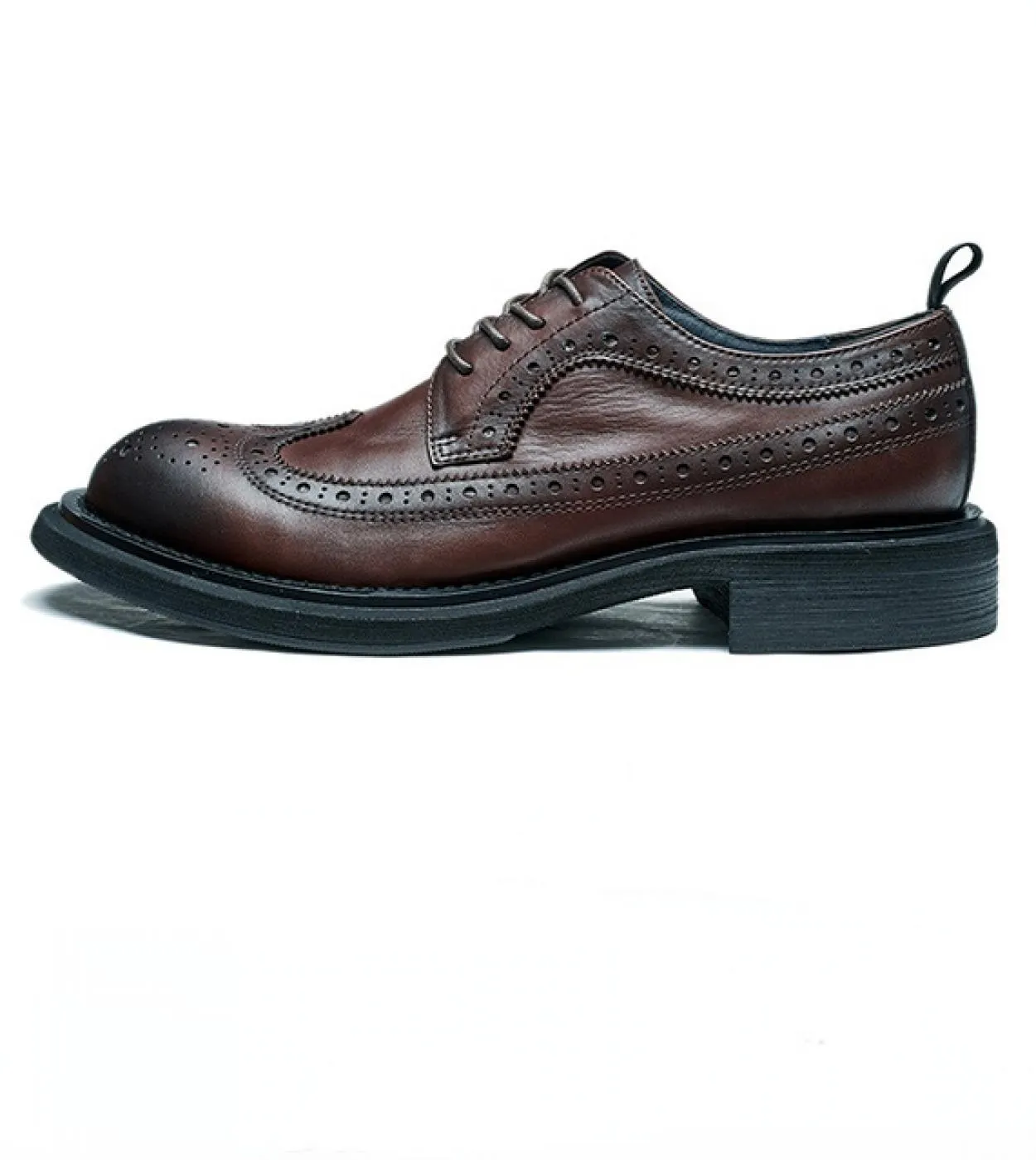 Scarpe formali da uomo italiane di lusso in vera pelle 2023 Scarpe da lavoro da sposa brogue di moda fatte a mano di design di n