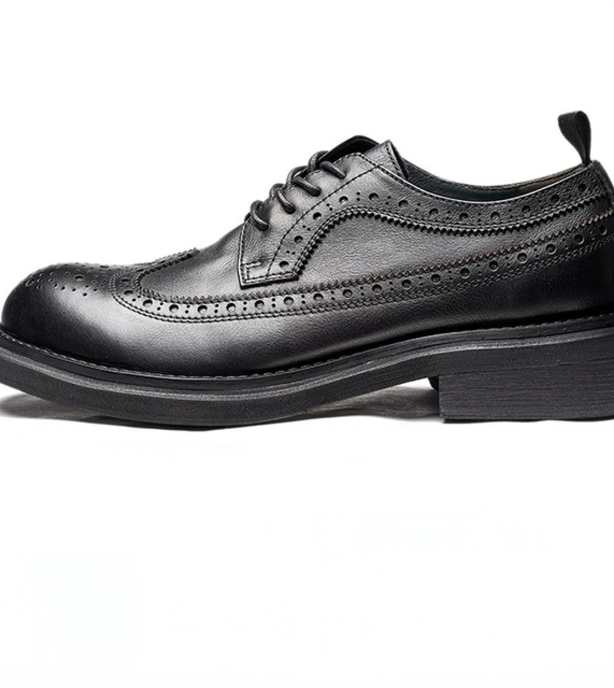 Scarpe formali da uomo italiane di lusso in vera pelle 2023 Scarpe da lavoro da sposa brogue di moda fatte a mano di design di n