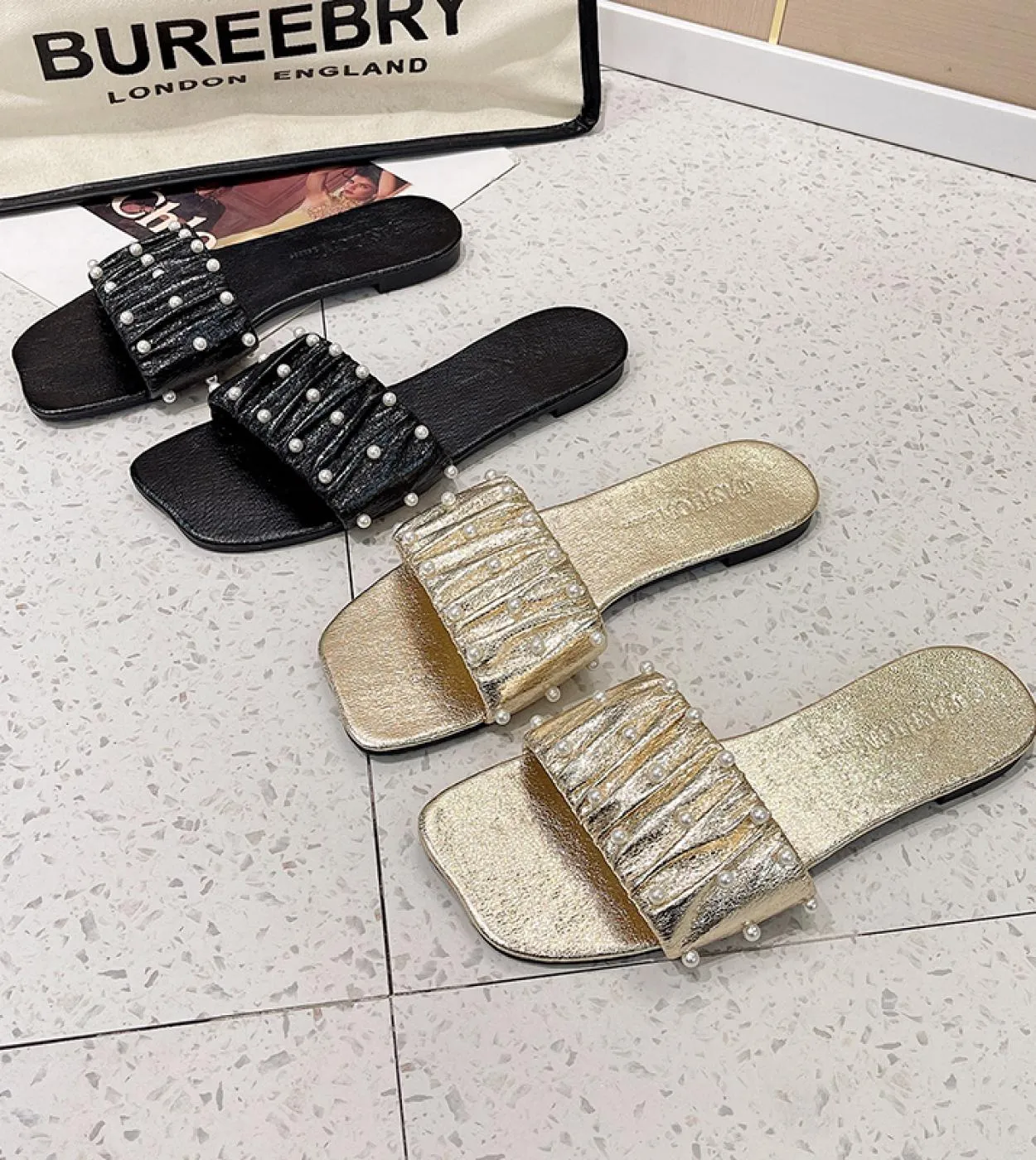 Slip On con perline e pieghe alla moda con tacco basso 2023 Estate tinta unita Pantofole da donna dolci e comode Scarpe da donna