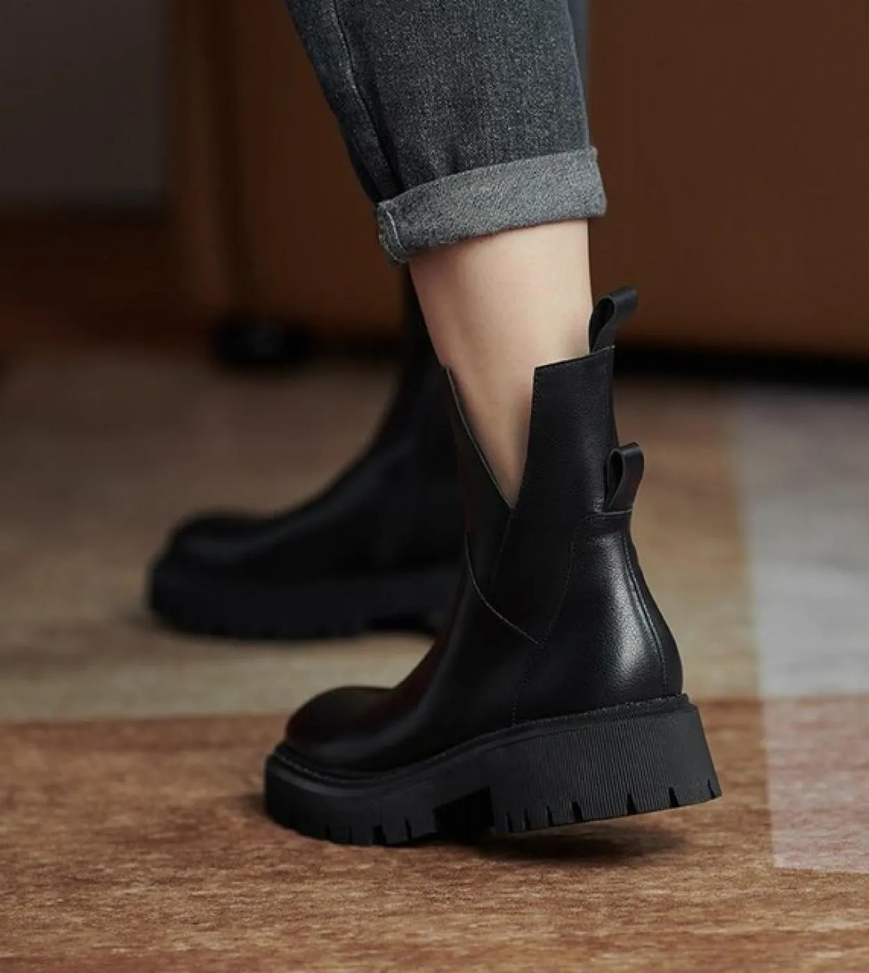 Stivaletti Chelsea da donna Spring New Black Mid Ankle Flat Platform Lady Shoes Female All Match Classic Concise Fashion Round T