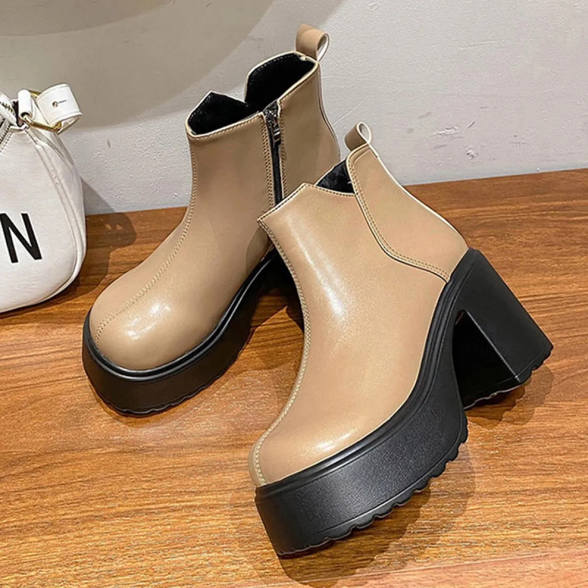 Stivali da moto invernali Scarpe da donna Tacchi alti 2023 Nuovi stivaletti Chelsea da neve Scarpe casual robuste Pompe Goth Lad