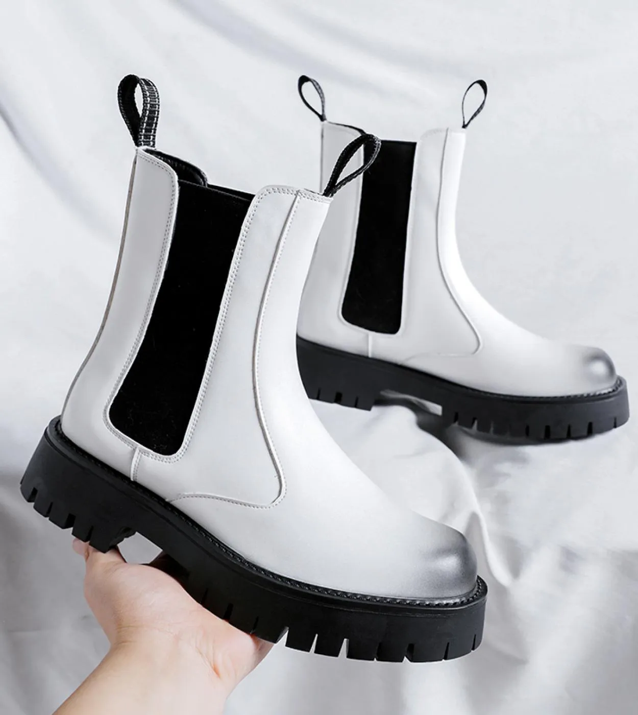 Stivali da uomo a testa tonda Stivali Chelsea bianchi primaverili Stivaletti da uomo Scarpe in pelle da uomo Design Scarpe elega