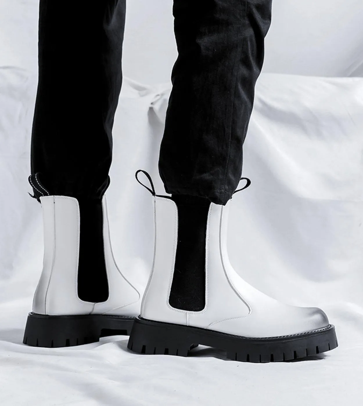 Stivali da uomo a testa tonda Stivali Chelsea bianchi primaverili Stivaletti da uomo Scarpe in pelle da uomo Design Scarpe elega