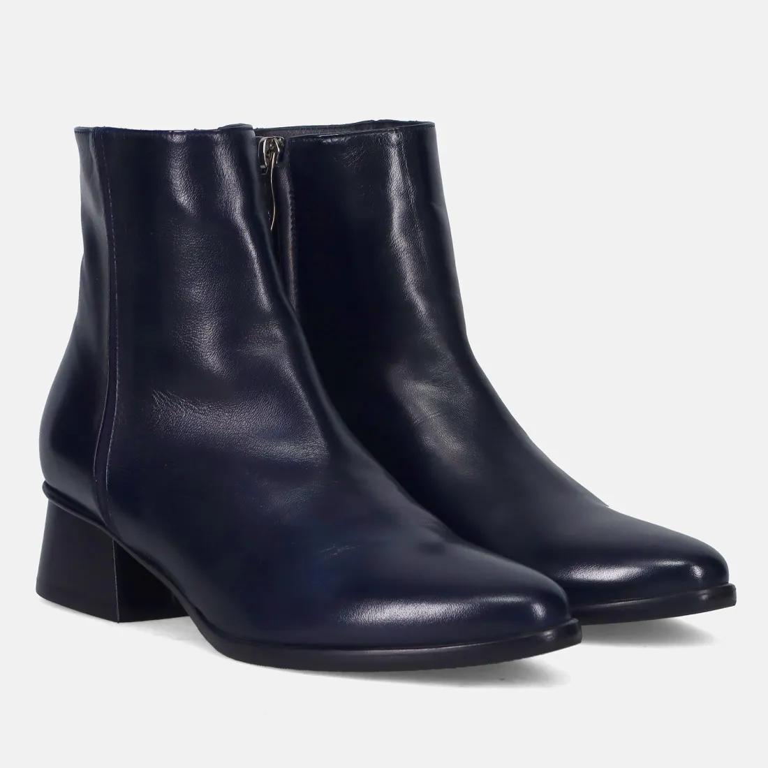 Tronchetto Lorenzo Masiero blu scuro in nappa con tacco basso