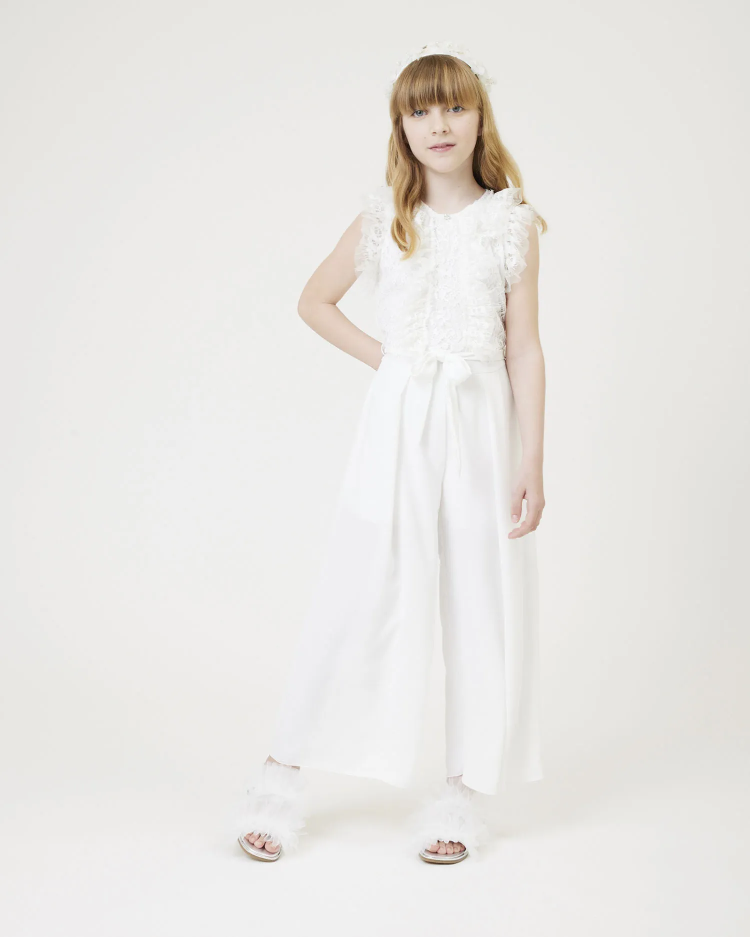 Tuta bianca smanicata in raso con pantalone a palazzo in cady leggero 10-12 anni