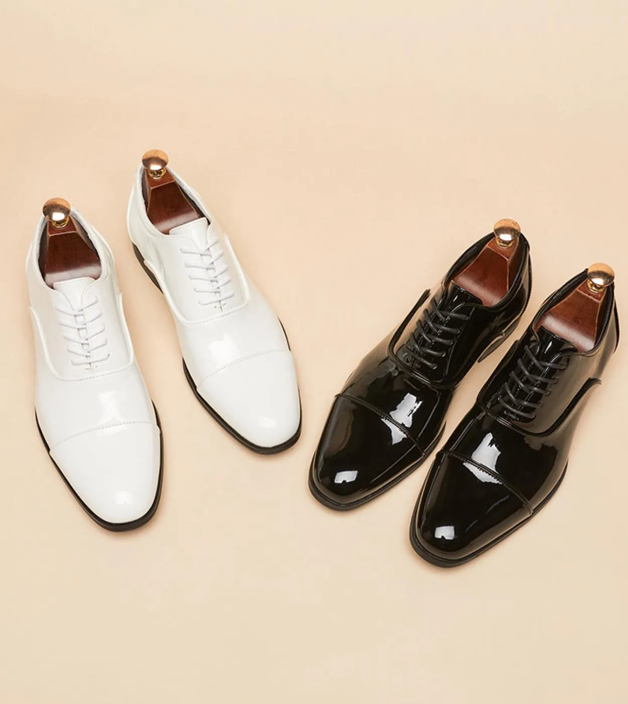 White Man Wed Shoe Patent Leather Men Leather Business Oxford Scarpe da sposa maschili lucide