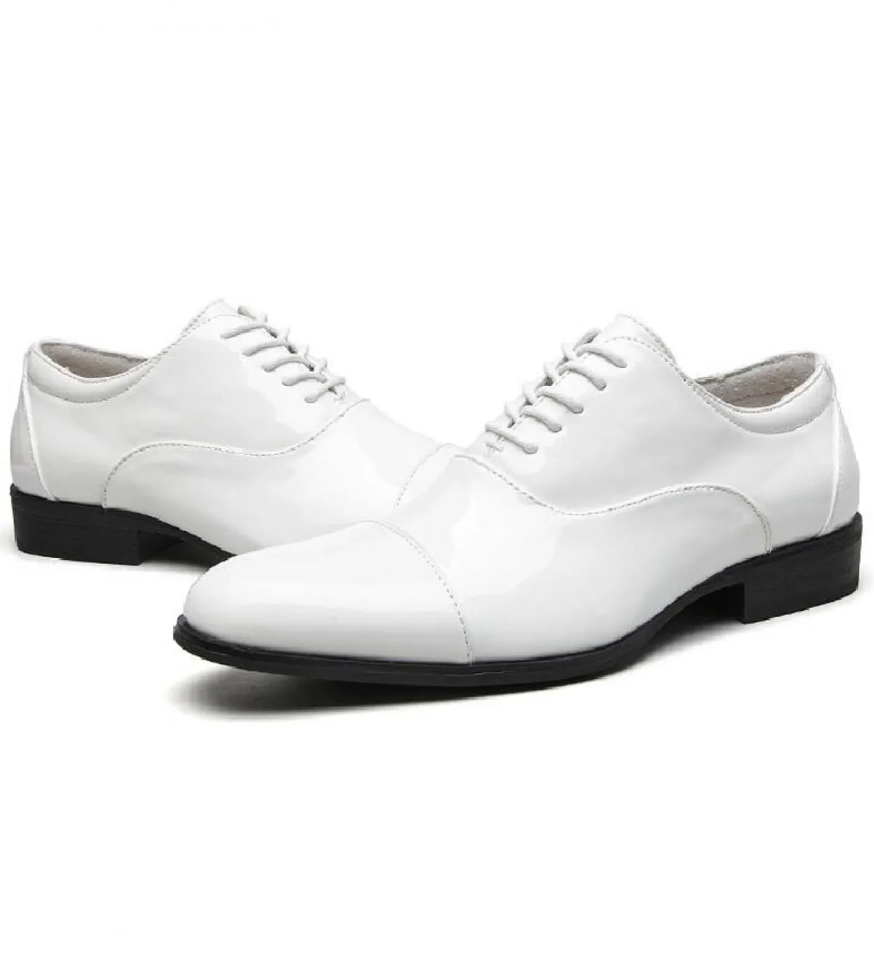 White Man Wed Shoe Patent Leather Men Leather Business Oxford Scarpe da sposa maschili lucide